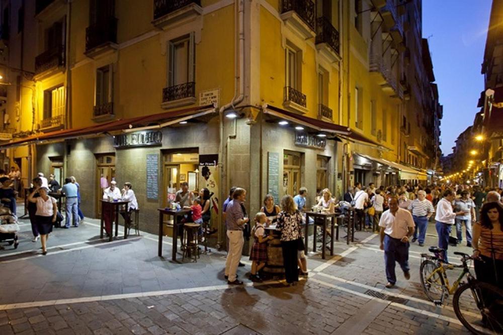 Espacioso Apartamento En El Centro De Pamplona Eksteriør billede