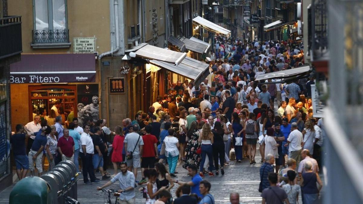 Espacioso Apartamento En El Centro De Pamplona Eksteriør billede